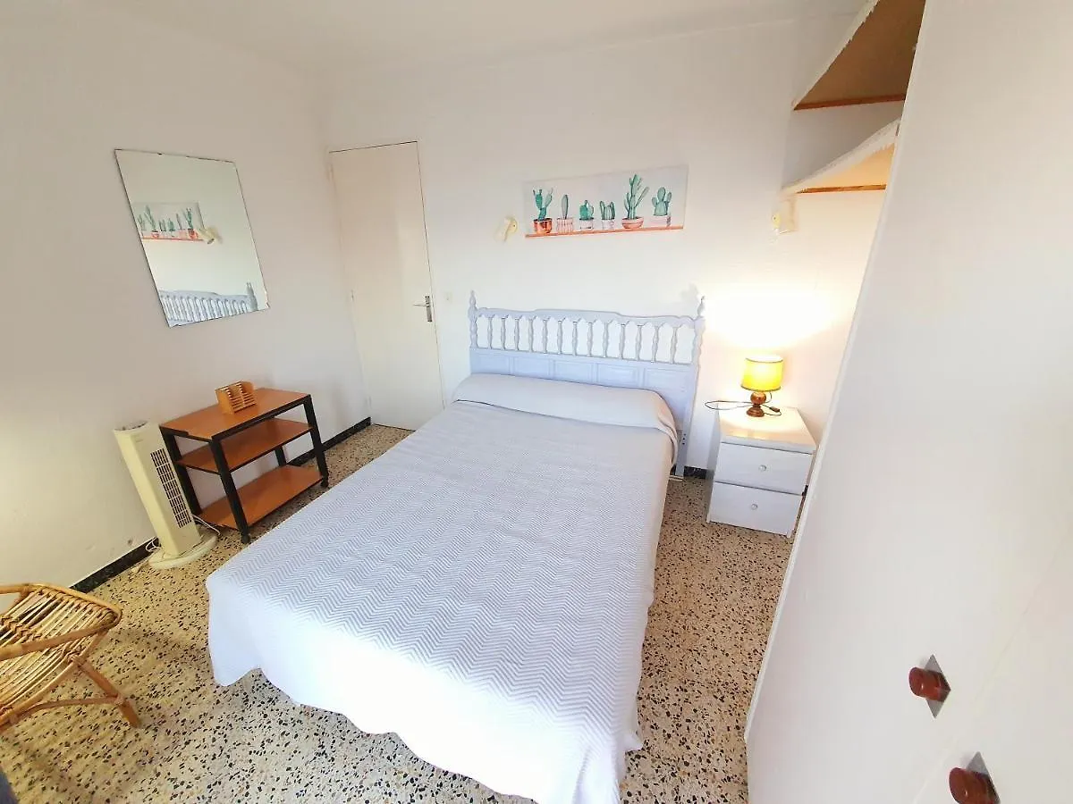 Apartamento Karina Beach-3 Empuriabrava 0*,  Spain